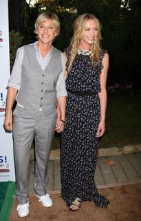 Portia de Rossi feet photo thumbnail