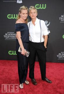 Portia de Rossi feet photo thumbnail