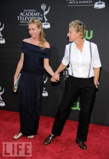 Portia de Rossi feet photo thumbnail