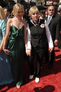 Portia de Rossi feet photo thumbnail