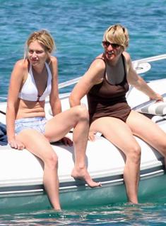 Portia de Rossi feet photo thumbnail
