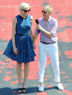 Portia de Rossi feet photo thumbnail