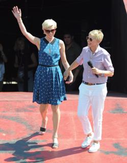 Portia de Rossi feet photo thumbnail