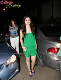 Prachi Desai feet photo thumbnail