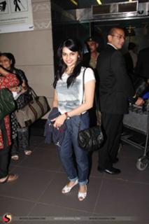 Prachi Desai feet photo thumbnail