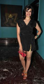 Prachi Desai feet photo thumbnail