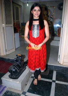 Prachi Desai feet photo thumbnail