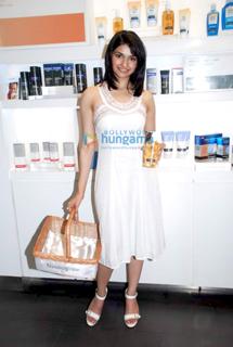 Prachi Desai feet photo thumbnail