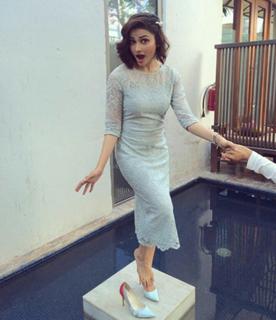 Prachi Desai feet photo thumbnail