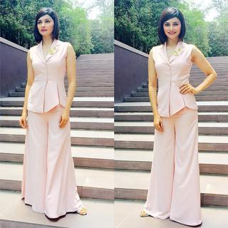 Prachi Desai feet photo thumbnail