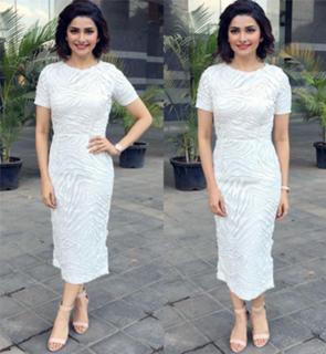 Prachi Desai feet photo thumbnail
