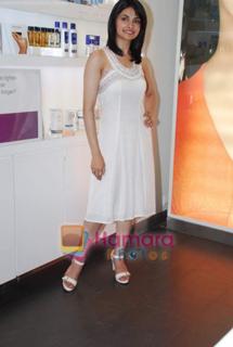 Prachi Desai feet photo thumbnail