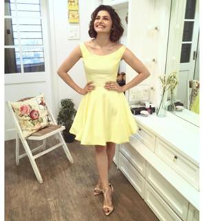 Prachi Desai feet photo thumbnail