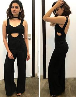 Prachi Desai feet photo thumbnail