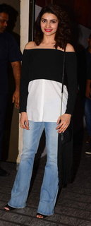 Prachi Desai feet photo thumbnail