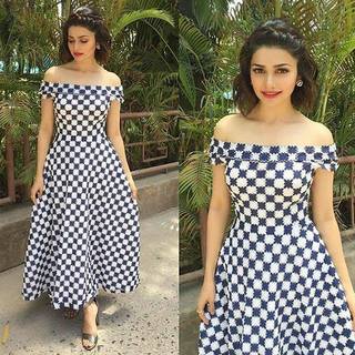 Prachi Desai feet photo thumbnail