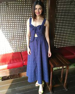 Prachi Desai feet photo thumbnail