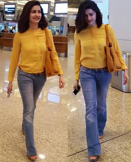 Prachi Desai feet photo thumbnail