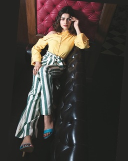 Prachi Desai feet photo thumbnail