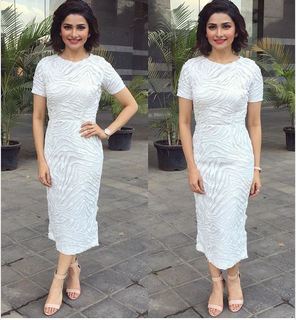 Prachi Desai feet photo thumbnail