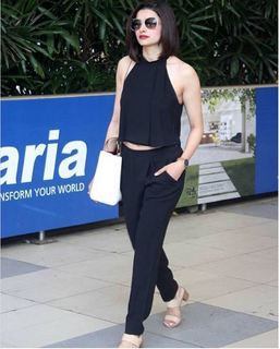 Prachi Desai feet photo thumbnail