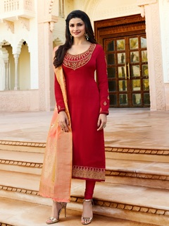 Prachi Desai feet photo thumbnail