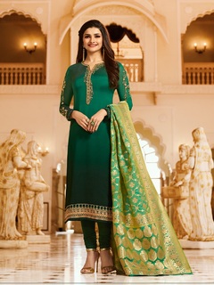 Prachi Desai feet photo thumbnail