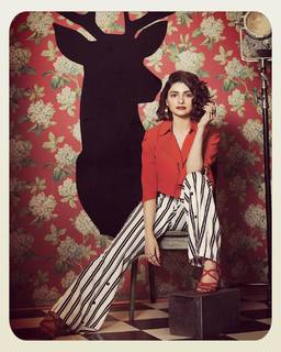 Prachi Desai feet photo thumbnail