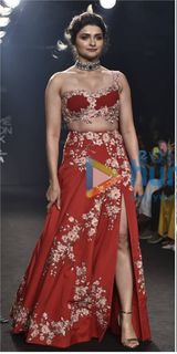 Prachi Desai feet photo thumbnail