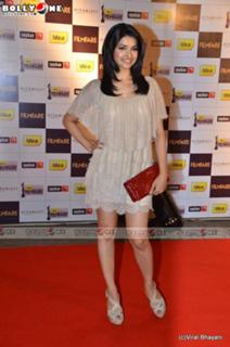 Prachi Desai feet photo thumbnail