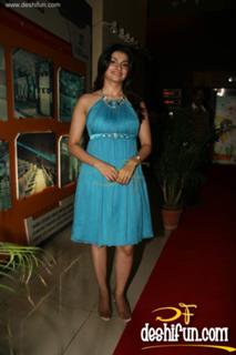 Prachi Desai feet photo thumbnail