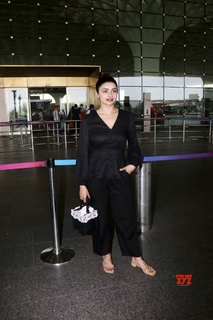 Prachi Desai feet photo thumbnail