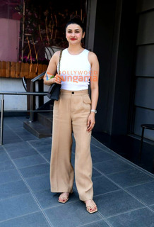 Prachi Desai feet photo thumbnail