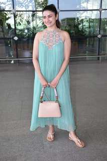 Prachi Desai feet photo thumbnail