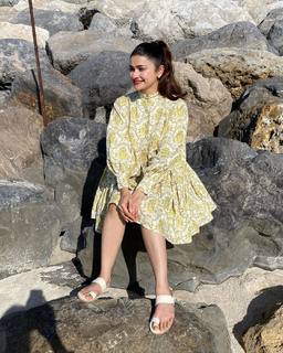 Prachi Desai feet photo thumbnail