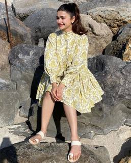 Prachi Desai feet photo thumbnail