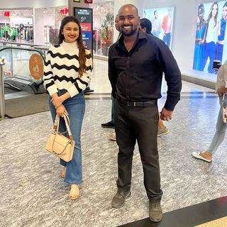 Prachi Desai feet photo thumbnail