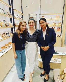 Prachi Desai feet photo thumbnail