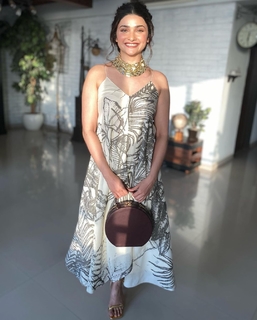 Prachi Desai feet photo thumbnail