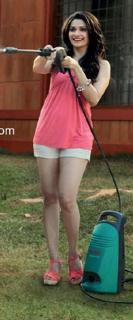 Prachi Desai feet photo thumbnail