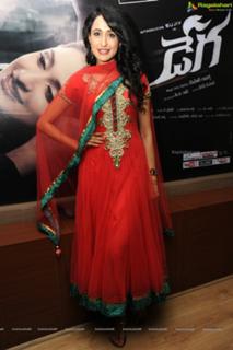 Pragya Jaiswal feet photo thumbnail