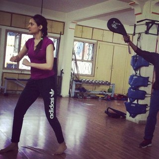 Pragya Jaiswal feet photo thumbnail