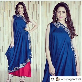 Pragya Jaiswal feet photo thumbnail