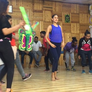 Pragya Jaiswal feet photo thumbnail