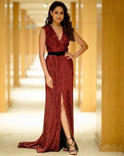 Pragya Jaiswal feet photo thumbnail