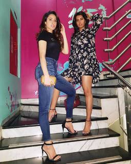 Pragya Jaiswal feet photo thumbnail