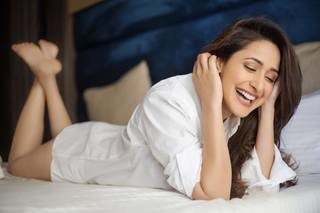 Pragya Jaiswal feet photo thumbnail