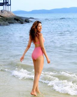 Pragya Jaiswal feet photo thumbnail