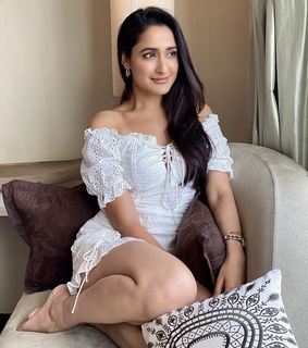 Pragya Jaiswal feet photo thumbnail