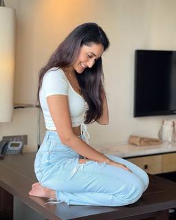 Pragya Jaiswal feet photo thumbnail